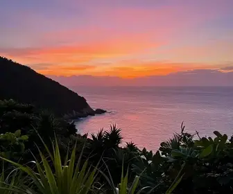 As Melhores Trilhas em Arraial do Cabo para Ver o Pôr do Sol