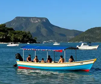 Barco-Táxi em Arraial do Cabo: Como Funciona e Vantagens Barco-Táxi em Arraial do Cabo: Como Funciona e Vantagens