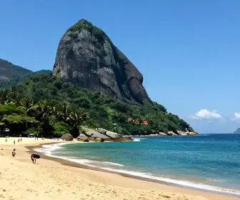 Descubra a Praia Brava: Um Paraíso em Arraial do Cabo