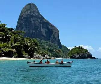 Descubra o Encanto do Passeio de Barco Privativo em Arraial do Cabo Descubra o Encanto do Passeio de Barco Privativo em Arraial do Cabo