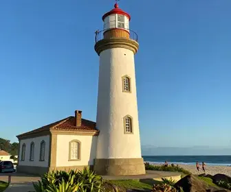 Farol Velho: A História e a Cultura de um Ícone de Arraial do Cabo