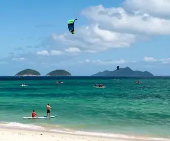 Os Melhores Esportes Aquáticos para Praticar em Arraial do Cabo Os Melhores Esportes Aquáticos para Praticar em Arraial do Cabo