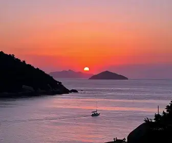 Os Melhores Passeios para Ver o Pôr do Sol em Arraial do Cabo